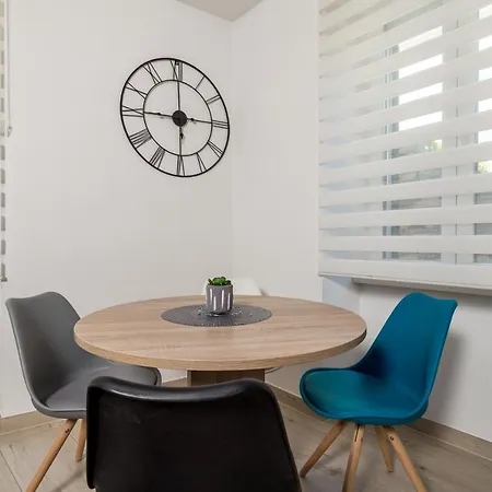 Old Town Apartment *