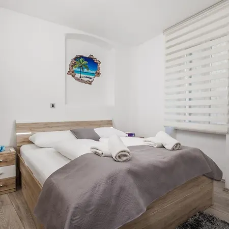 Old Town Apartment *